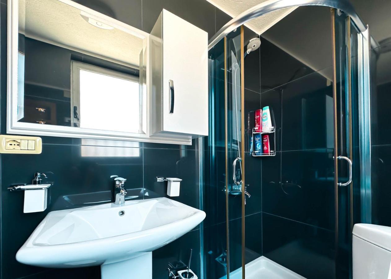 Apartamento Cozy Elegance Above Korca Exterior foto