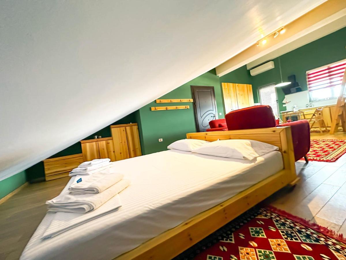 Apartamento Cozy Elegance Above Korca Exterior foto